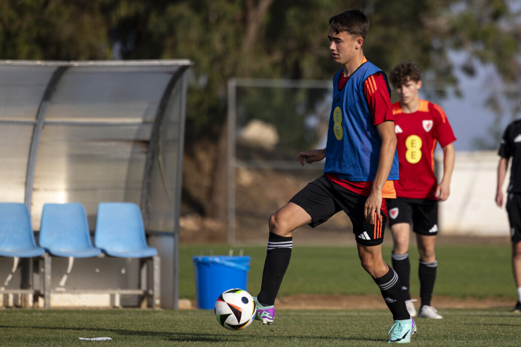 Cymru MU18 international Iestyn Jones during training
