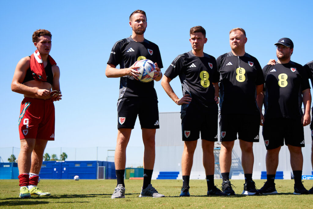 Cymru MU19 head coach Chris Gunter in a training session alongside a player and his coaching staff