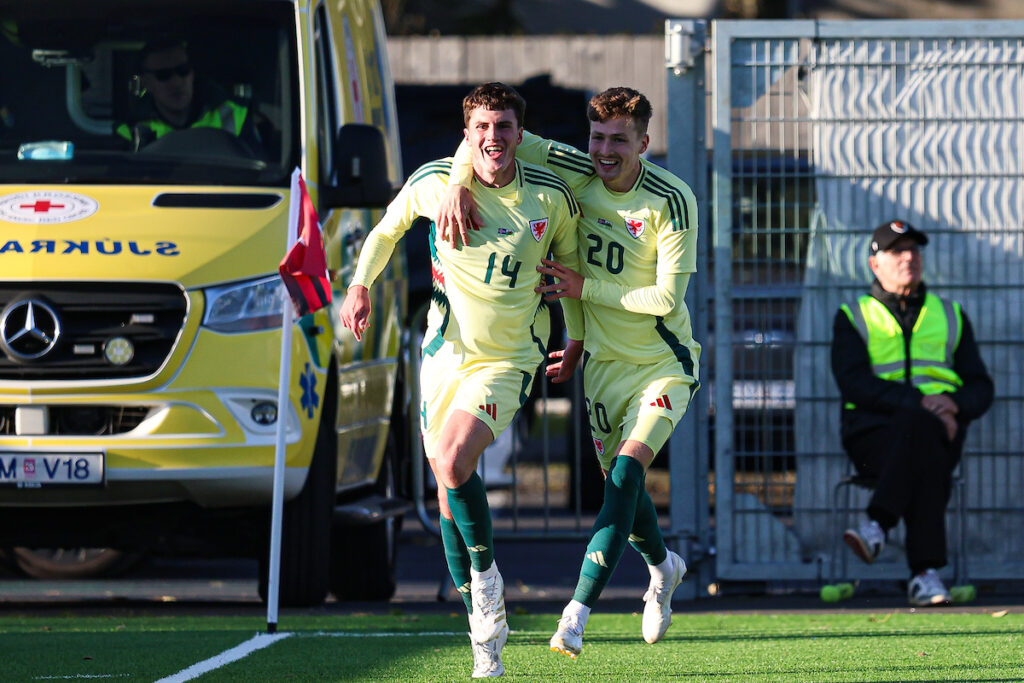 Cymru U21 players celebrate scoring a goal