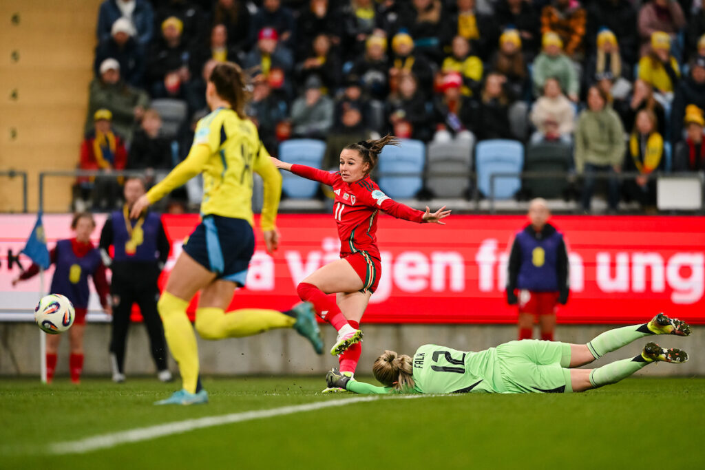 Cymru's Hannah Cain scores an excellent goal following a wonderful through-pass from Rachel Rowe to level the match. 