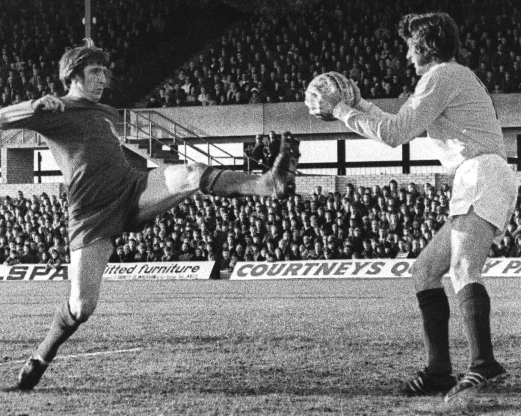 Wyn Davies in action for Wales. 