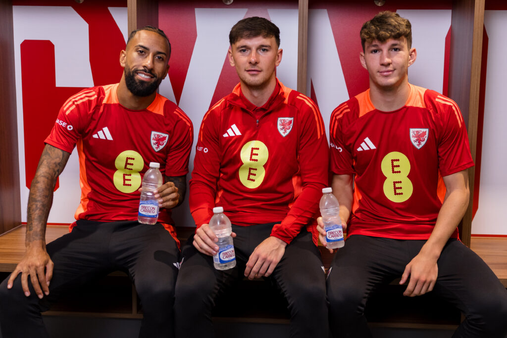 Cymru players Sorba Thomas, Mark Harris and Lewis Koumas with Brecon Carreg water bottles in Cymru's changing rooms